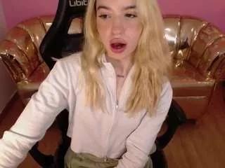 alina-lee-t from CamSoda is Freechat