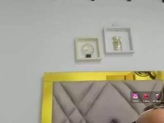 arianaspate from CamSoda