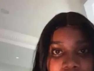 bellaann from CamSoda