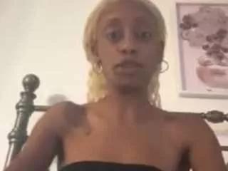dreamgyrl25 from CamSoda is Freechat