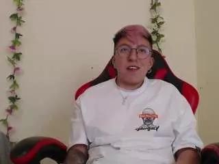 edwardtrans17 from CamSoda is Freechat