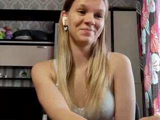 Elishalaverdure webcams show profile image 