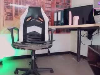emeli-roushot from CamSoda
