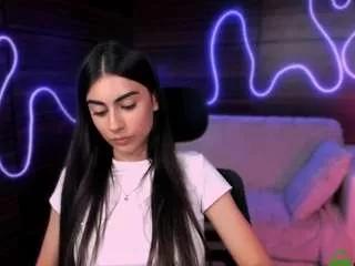 helly-kiss from CamSoda is Freechat