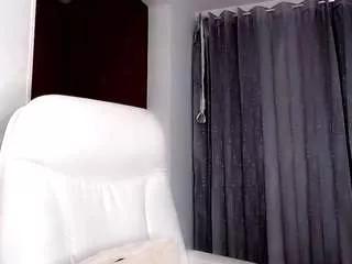 holly-t from CamSoda