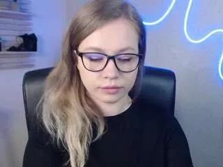 holly95love from CamSoda