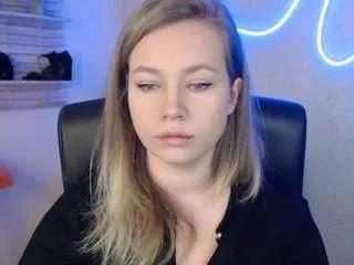 holly95love from CamSoda