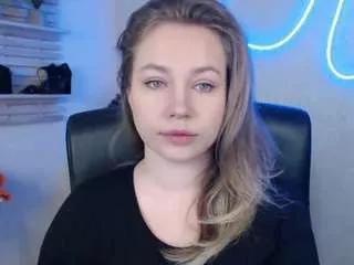 holly95love from CamSoda