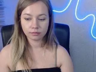 holly95love from CamSoda