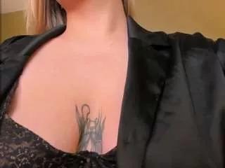 hollyy-lee from CamSoda