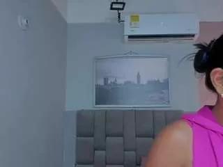 hottieminee from CamSoda