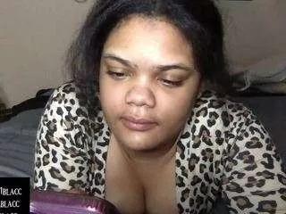 infinitiwhitebaby from CamSoda is Freechat