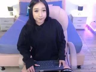 kittyy-lovee from CamSoda