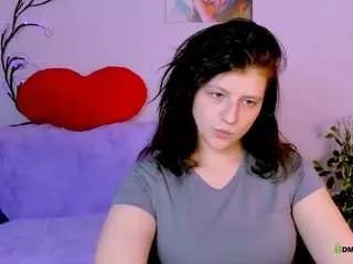 Photos of laura-queen from CamSoda is Freechat