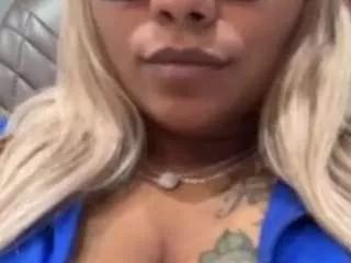 laylared from CamSoda