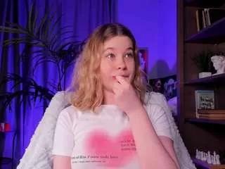 lorafaro from CamSoda is Freechat