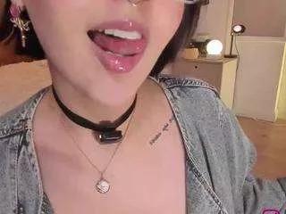 maeeve from CamSoda