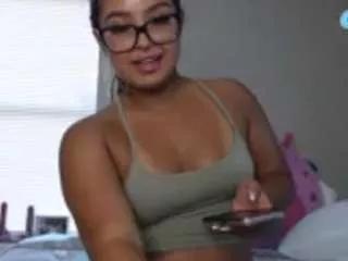 Mmmmmmlia webcams show profile image 