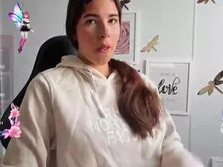 saralane from CamSoda