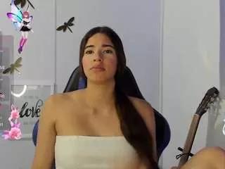 saralane from CamSoda