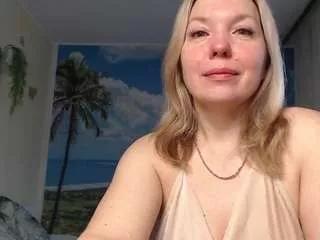 Photos of soaring-love from CamSoda is Freechat