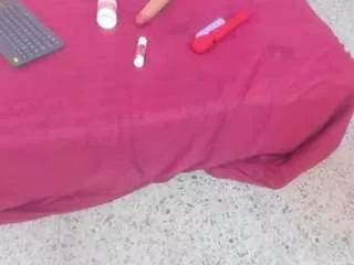 tania-west from CamSoda is Freechat