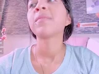 tiana-glowxxx from CamSoda is Freechat