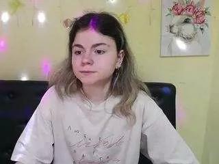 tinaredly from CamSoda is Freechat