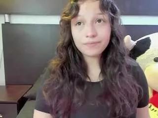 tinny18 from CamSoda