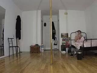 Photos of voyeurcam-celticiron-01 from CamSoda is Freechat