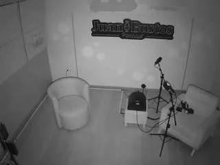 Photos of voyeurcam-jb-podcast from CamSoda is Freechat