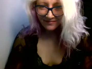 alilyungmilf from Chaturbate