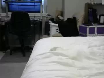 alilyungmilf from Chaturbate