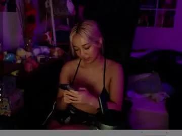 amateuroras from Chaturbate