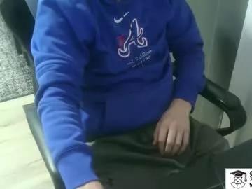 collegeguy4dads from Chaturbate