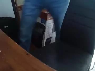 dennisuo22 from Chaturbate