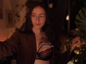 effylowell_ from Chaturbate