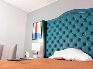 ellathompons from Chaturbate