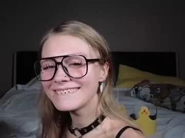 ellie_mcqueen from Chaturbate