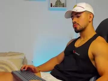 ezzio_scolaro from Chaturbate