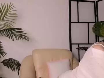 holliscoupea from Chaturbate