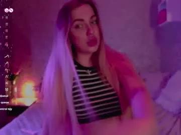 holly_molly8 from Chaturbate