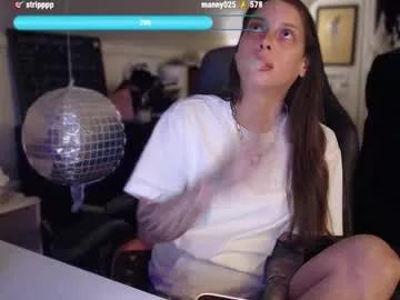 kawaiikezia from Chaturbate