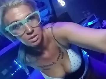 kikilovespartylights from Chaturbate