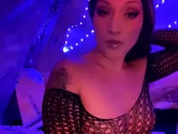 kissahsins from Chaturbate