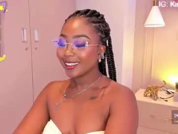 kisshalovee from Chaturbate