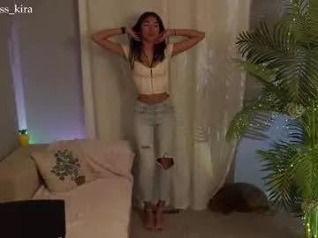 littlemiss_kira from Chaturbate