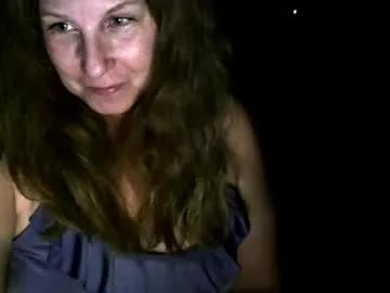 luxuriousuburbawife from Chaturbate