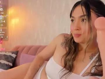 maca_bloom from Chaturbate