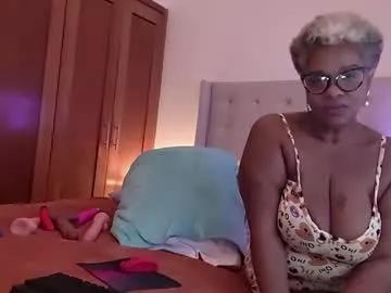 mamigilf66 from Chaturbate